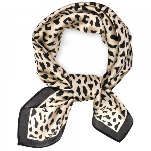 Шейный платок Laura Palanti "Принт Леопард" молочно-чёрный