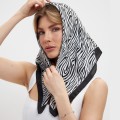 Шейный платок Laura Palanti "Принт Зебра" бело-чёрный